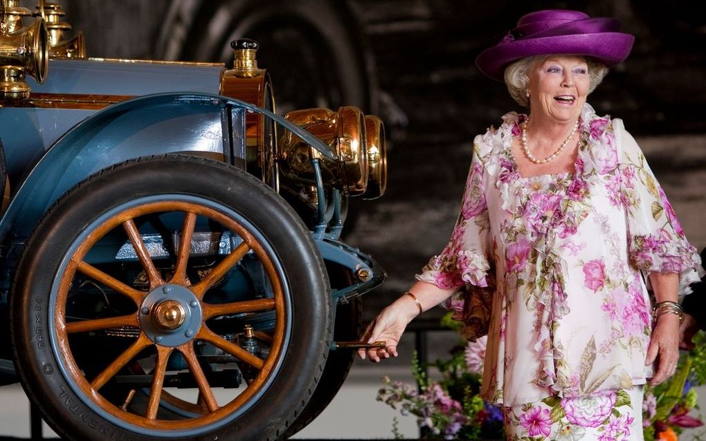 DEN HAAG - Koningin Beatrix opent vrijdag in Den Haag het Louwman Museum. Het automobielmuseum bevat de particuliere collectie van Evert Louwman, met ruim 230 historische auto’s en een collectie automobiele kunst.