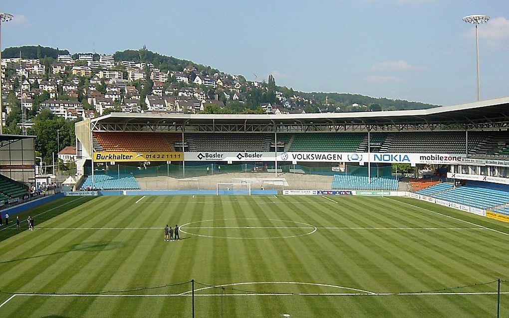 Het Hardturm voetbalstadion in het Zwitserse Zürich. Het nieuw te bouwen stadion moet een stiltecentrum krijgen. Foto Ara Gantoise, Wikimedia