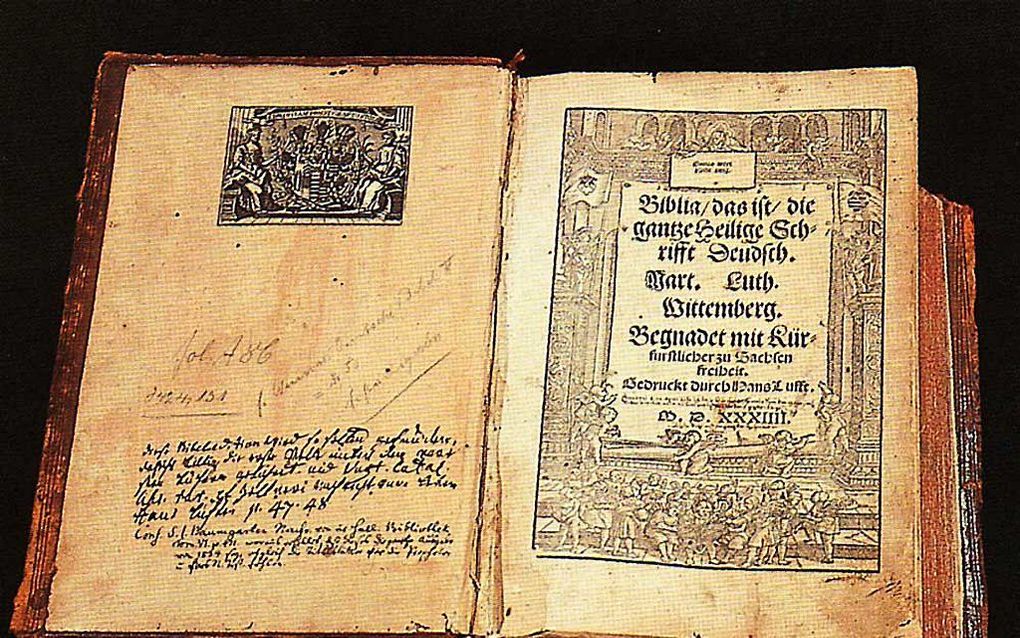 De eerste Lutherbijbel uit 1534. Foto Torsten Schleese, Wikimedia