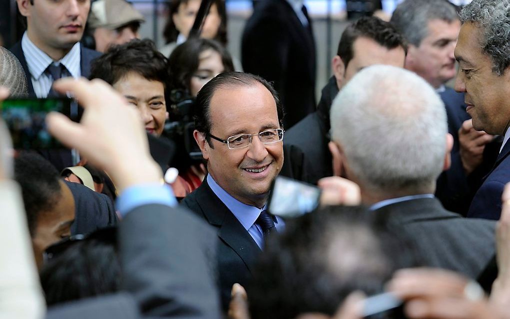 Hollande wil woensdag met kabinet komen.   Foto EPA