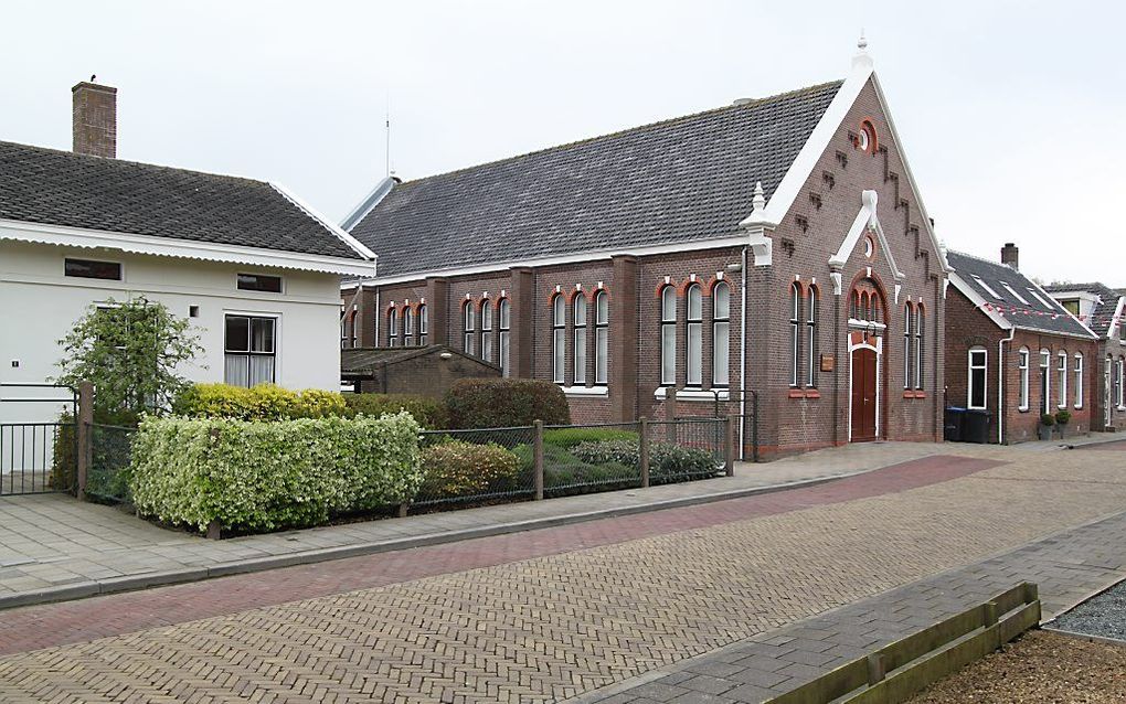 Het kerkgebouw van de gereformeerde gemeente te Wolphaartsdijk. Foto J. P. Sinke