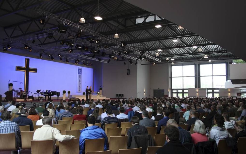 HAMBURG – De Amerikaanse theoloog Don Carson aan het woord in Hamburg tijdens de conferentie Evangelium21. Foto RD