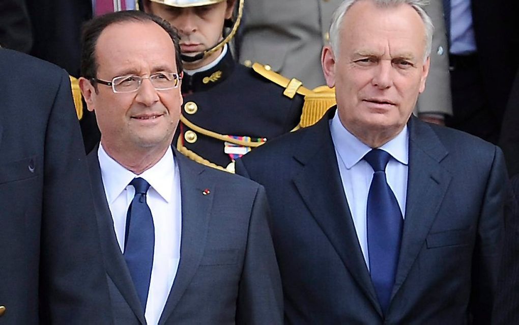 Hollande (l.) en Ayrault. Foto EPA