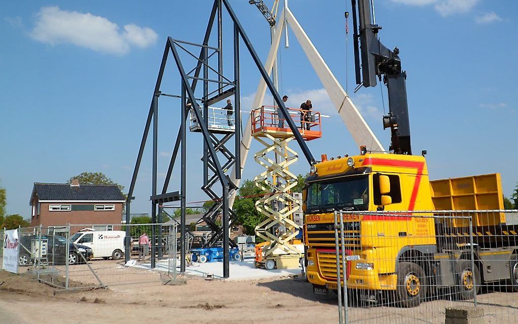 In Achterberg is begonnen aan de bouw van een nieuwe kerk voor de hersteld hervormde gemeente. Foto Gerard de Jong