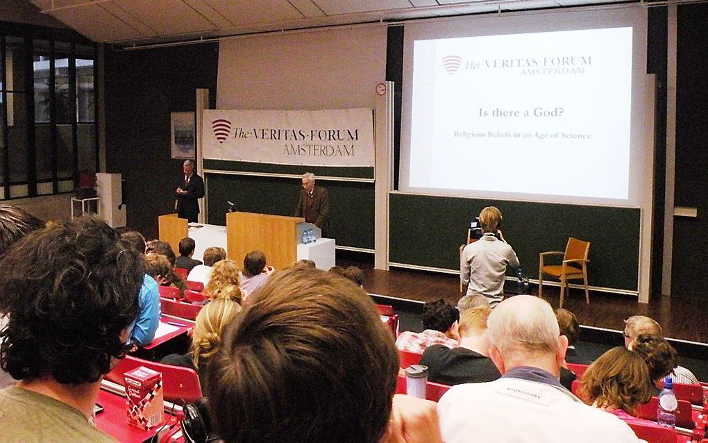 Debat tussen de filosoof prof. Philipse en de apologeet prof. Swinburne in Amsterdam. Foto RD