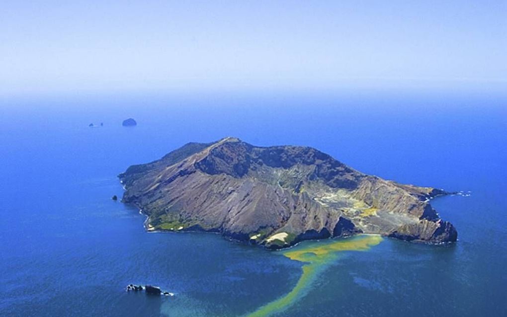 White Island steekt al voor 1,6 procent boven de waterspiegel uit. Foto Wikimedia, James Shook