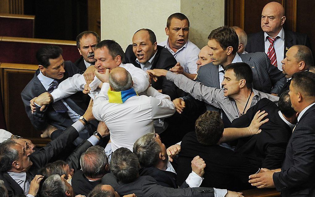 Knokpartij in parlement Oekraïne. Foto EPA