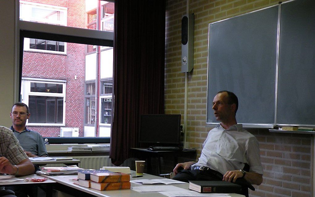 Dr. Van Vlastuin tijdens het college. Foto Arjen Zijderveld