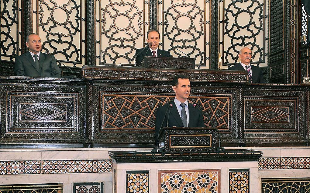 De Syrische president Bashar al-Assad spreekt het Syrische parlement toe na het bloedbad in Houla. Foto EPA