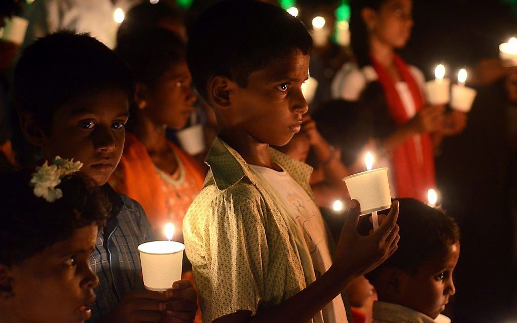 Indiërs, waaronder deze kinderen, hielden vorige maand een wake voor Tamils die vermoord zijn. Foto EPA