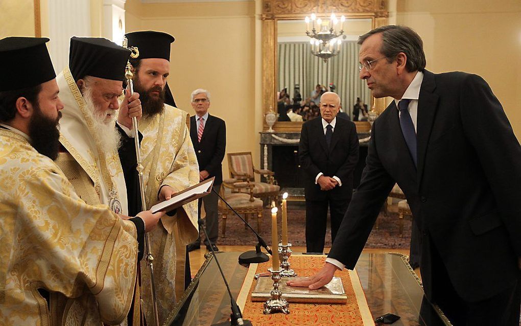 Antonis Samaris wordt ingezworen als de nieuwe premier van Griekenland. Foto EPA