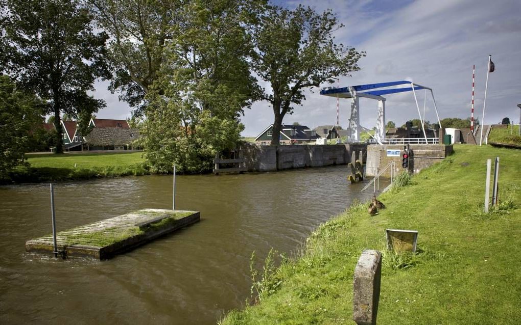 Van Ewijcksluis is genoemd naar de sluis middenin het dorp. Foto Sjaak Verboom