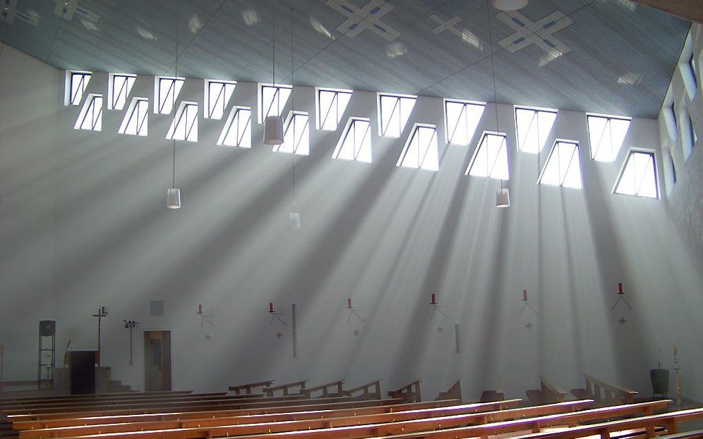 De kerkverlating in de Rooms-Katholieke Kerk in Duitsland lijkt af te vlakken. Foto: de rooms-katholieke kerk van het Duitse plaatsje Heilsbronn. Foto Matze.fu, Wikimedia