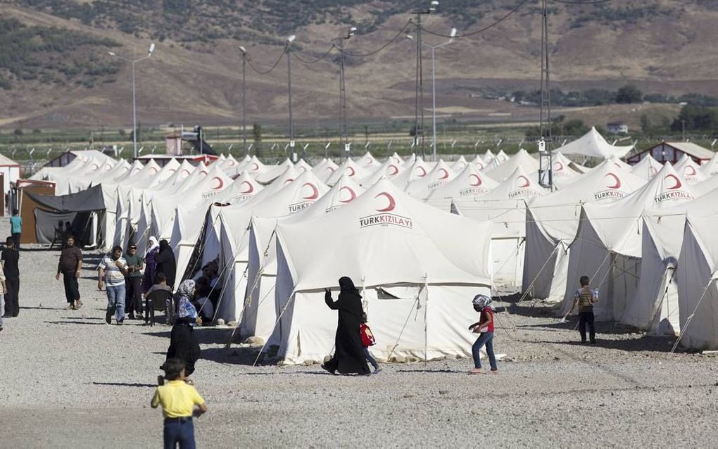 Het aanhoudende geweld in Syrië heeft de afgelopen anderhalf jaar niet alleen aan duizenden mensen het leven gekost, maar bracht ook een grote vluchtelingenstroom op gang. Veel van hen worden in buurland Turkije opgevangen. Foto EPA