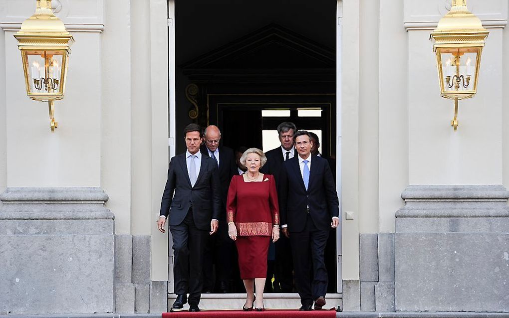 Koningin Beatrix bij de presentatie van het kabinet-Rutte. Foto ANP