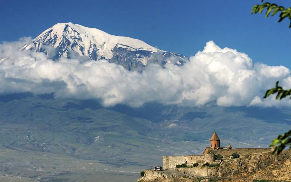 Een lange rij expedities beklom de berg Ararat op zoek naar de ark van Noach.  Foto Wikimedia / Andrew Behesnilian