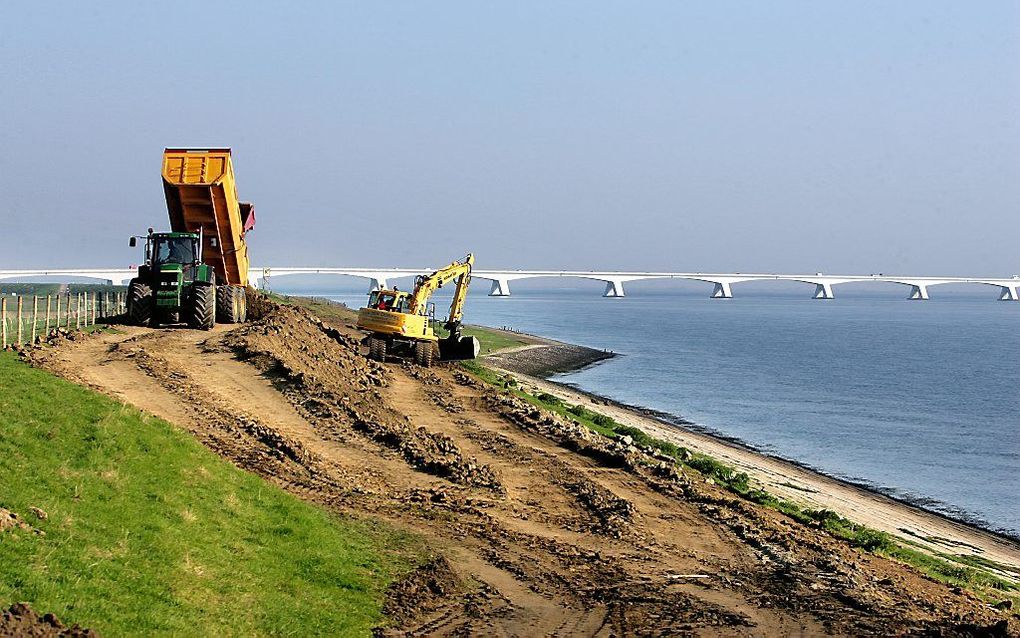 Dijkversterking bij het Zeeuwse Kats. Foto Sjaak Verboom