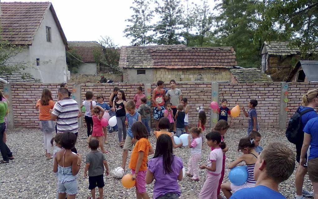 Gerben van Loenen deed kinderwerk in Servië. Foto Gerben van Loenen