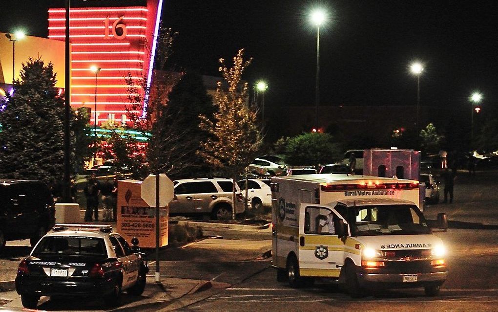 Ambulance bij het Century 16 Theater in Aurora. Foto ANP