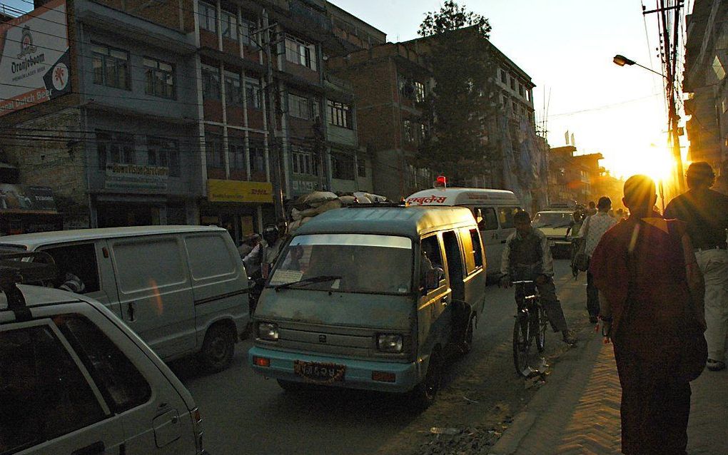 Een volle straat in Kathmandu, de hoofdstad van de Aziatische bergstaat Nepal. Foto Wonderlane, Wikimedia