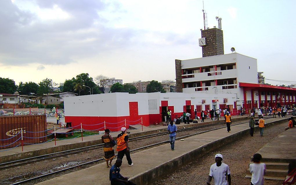 Straatbeeld van Yaoundé, de hoofdstad van het Afrikaanse land Kameroen. Foto Luiclemens, Wikimedia