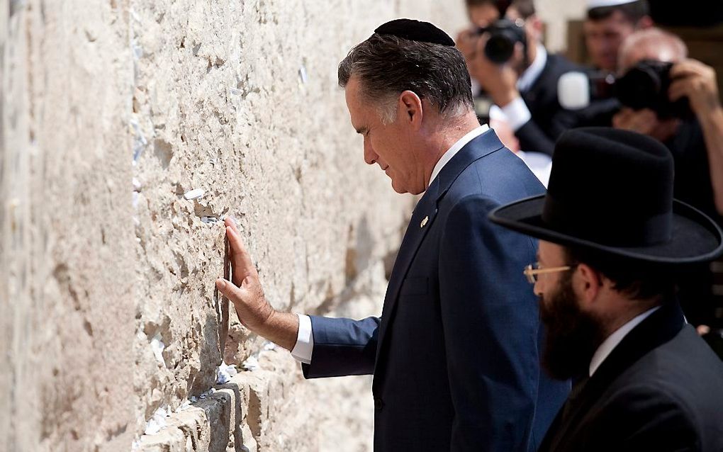 Romney, afgelopen zondag bij de Klaagmuur. Foto EPA