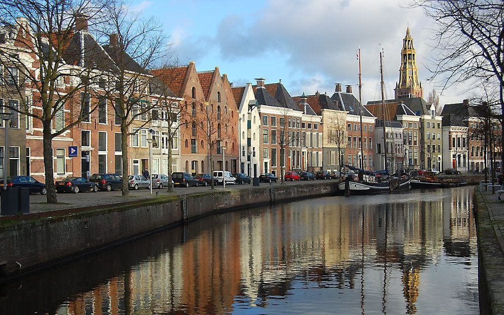 Groningen, met op de achtergrond de Der Aa-kerk. Foto Wenkbrauwalbatros, Wikimedia