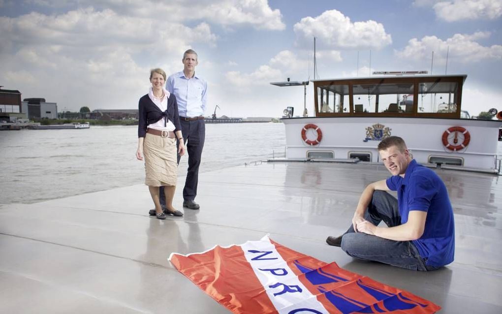 MIDDELBURG – Jan (46) en Jacquelien (44) Geluk varen, samen met een matroos, nu zo’n jaar of tien met hun Jannelien onder de vlag van de coöperatie NPRC. „Ik verdien echt wel eens minder dan mijn buurman. Maar het is ook wel eens meer.” Foto Sjaak Verboom