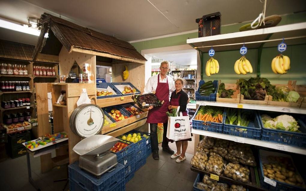 De producten in de boerderijwinkel van familie Van Damme in Heinkenszand komen nagenoeg allemaal van bedrijven uit de buurt. Foto RD, Henk Visscher