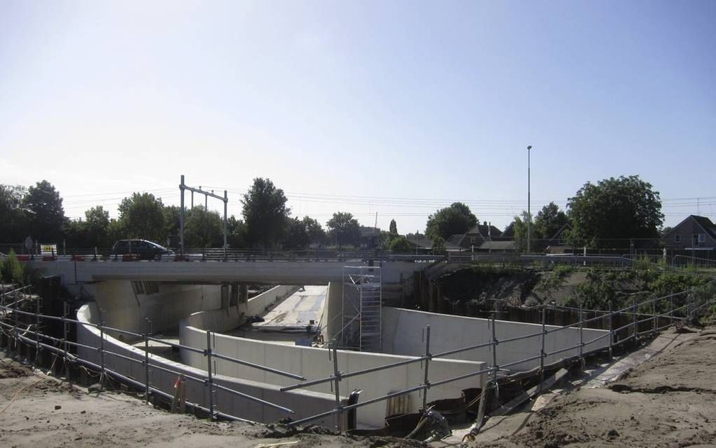 De tunnel bij Veeneslagen/Roelf Bosmastraat in Rijssen gaat pas eind dit jaar ook voor fietsers open. Foto Gerrit Dannenberg