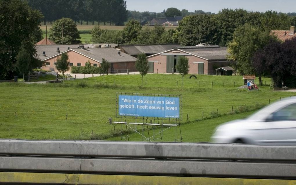 Bord in een weiland bij Hattem. Foto RD