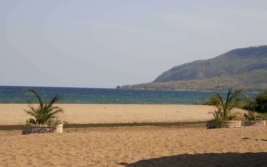 Malawi is in een bitter grensconflict verwikkeld met buurland Tanzania om het Malawi- of Nyasameer (foto). Er zou olie en gas onder het meer zitten. Foto Kina