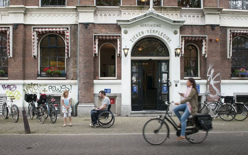 AMSTERDAM – Het Prinsengrachtziekenhuis in Amsterdam weet in zijn statige pand al meer dan 150 jaar een informele sfeer te behouden. Het gebouw is dit jaar te koop gezet maar moet zijn zorgfunctie houden. Foto RD