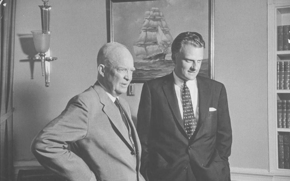 President Dwight D. Eisenhower (l.) met evangelist Billy Graham op het bordes van het Witte Huis. Foto Time Life Pictures