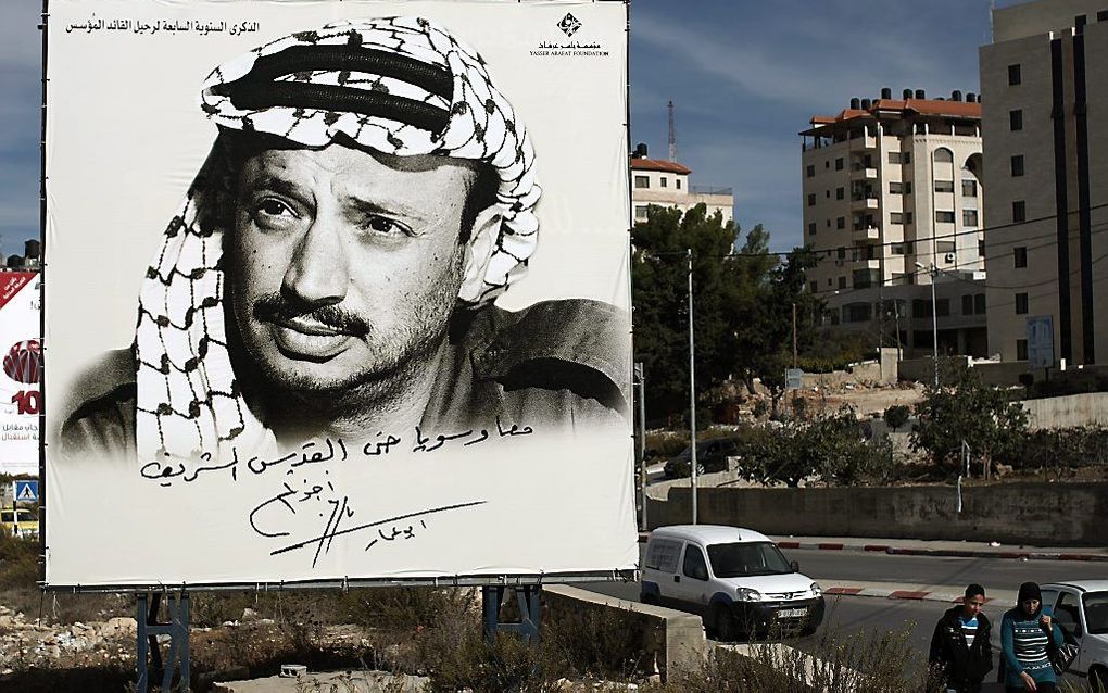 Spandoek met beeltenis van Arafat in Ramallah. Foto EPA