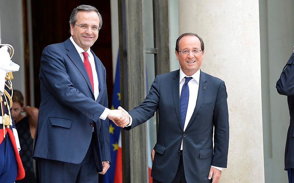 De Franse president Franςois Hollande (R) ontmoet de Griekse premier Antonis Samaras (L). Foto EPA