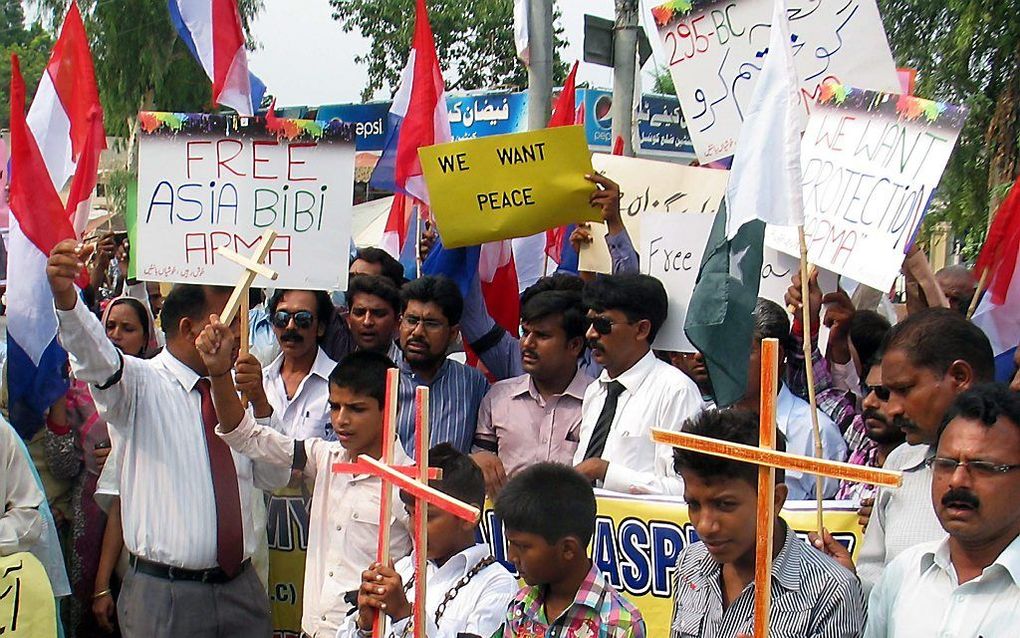 Pakistaanse christenen protesteren tegen de gevangenneming van Rimsha Masih. Foto EPA