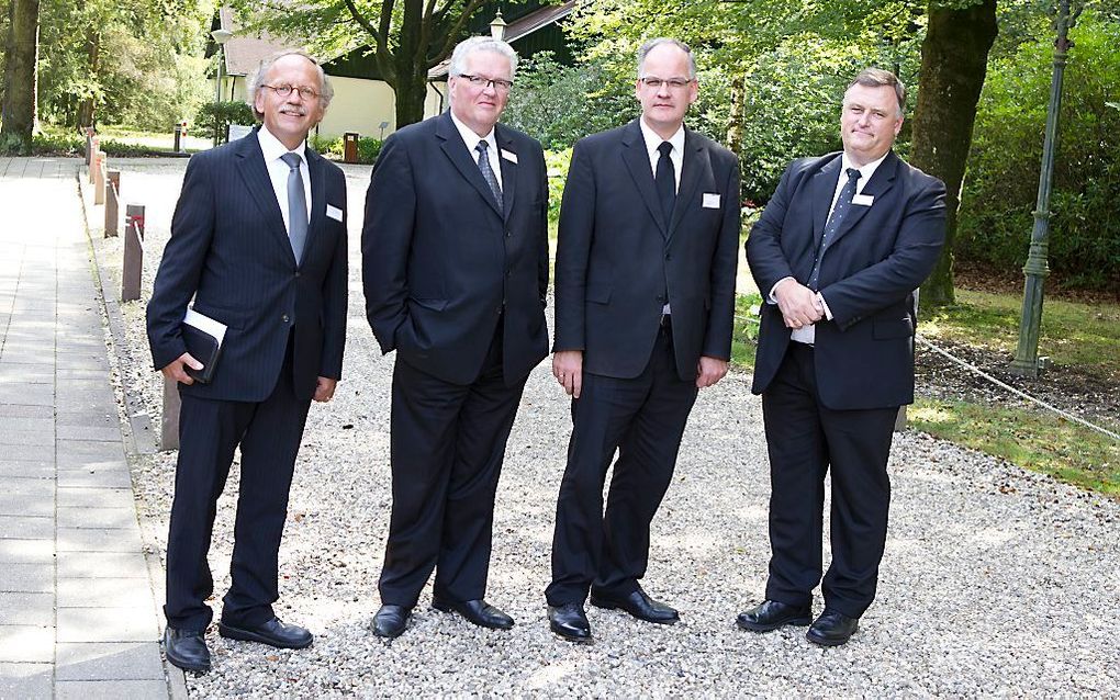 Van links naar rechts: ds. Van Houdt, ds. Post, ds. Tuinier en ds. Zuijderduijn. Foto RD, Anton Dommerholt