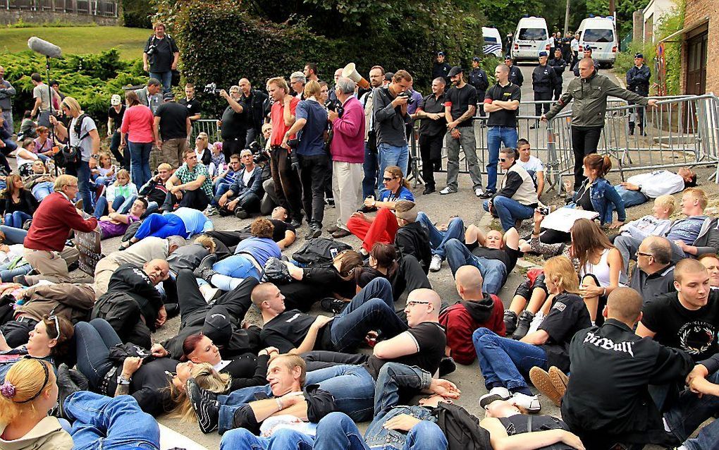 Protest bij het clarissenklooster in de Waalse plaats Malonne.  Foto EPA