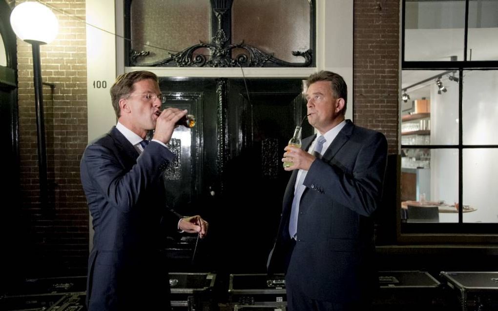 De ANP-foto tijdens een lijsttrekkersdebat waarop Roemer een Fanta met een rietje drinkt, is dan zomaar beeldbevestigend. Het band­wagoneffect doet de rest. Foto ANP