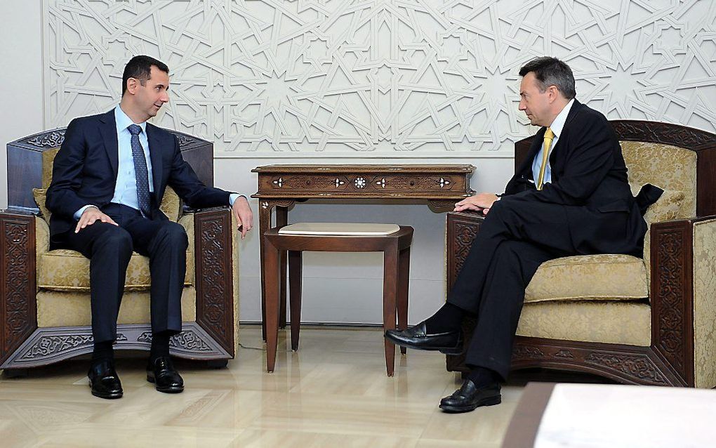 President Assad in gesprek met de president van het Internationale Rode Kruis, Peter Maurer.  Foto EPA