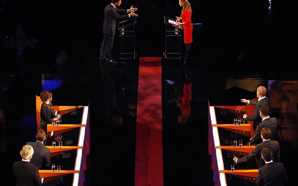 Mark Rutte beantwoordt vragen van Petra Grijzen tijdens het Carre-debat van RTL-4. Foto ANP