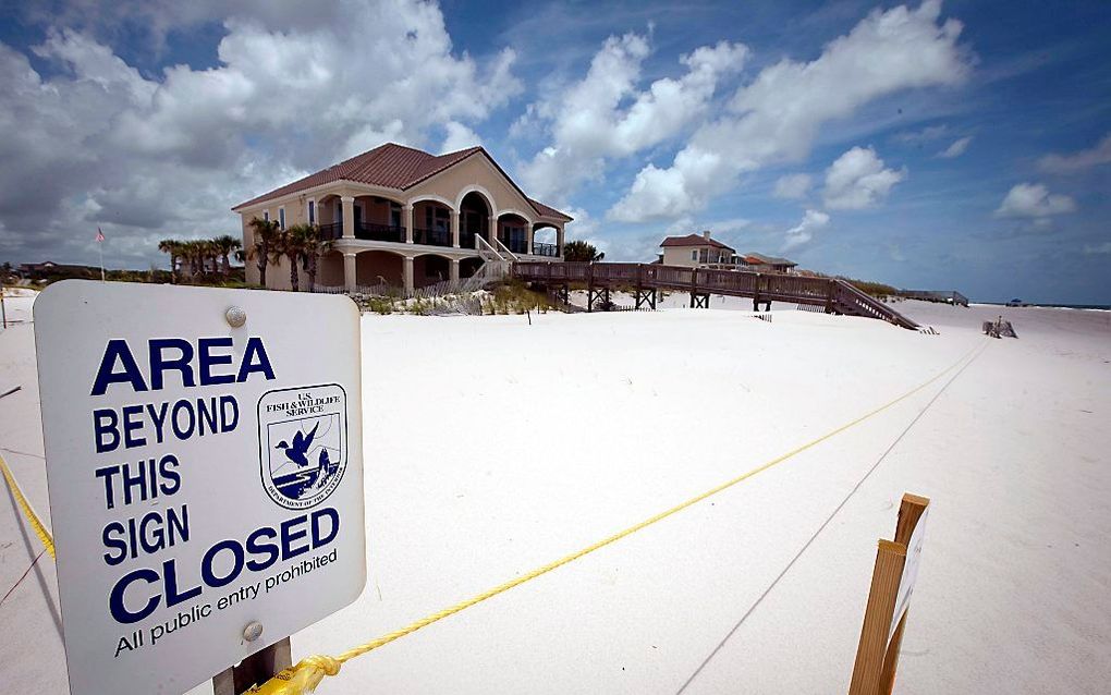 Vervuild strand in Alabama. Foto EPA