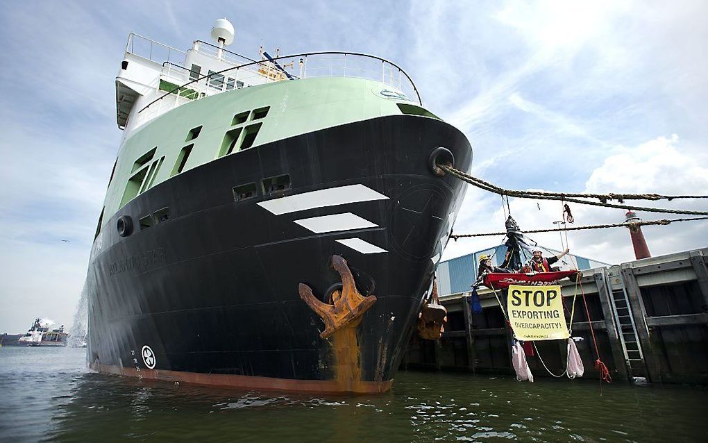 De Nederlandse vistrawler Margiris mag voorlopig toch niet gaan vissen in Australische wateren. Foto ANP