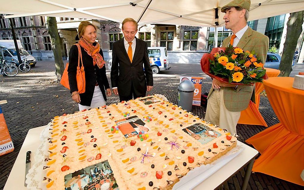 De echtgenote van Van der Staaij en persvoorlichter Menno de Bruyne zijn ook van de partij. Foto Cees van der Wal