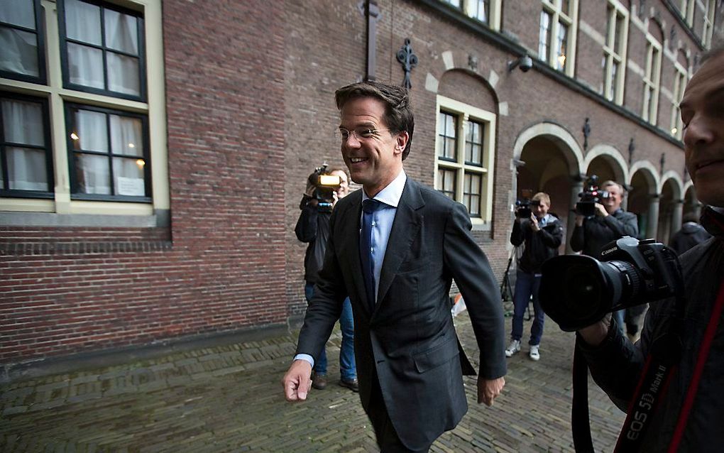 Rutte arriveert op het Binnenhof voor zijn gesprek met verkenner Kamp. Foto ANP