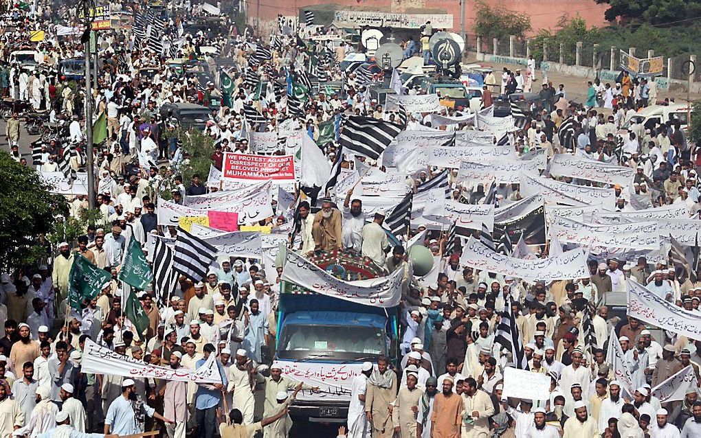 In Pakistan gingen vrijdag duizenden moslims de straat op om te protesteren tegen de film Innocence of Muslims. Foto EPA