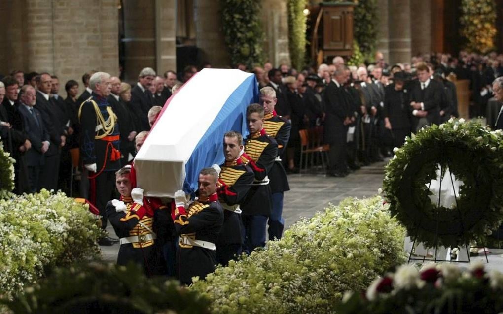 De kist van prins Claus kreeg een plaats in de koninklijke grafkelder in de Nieuwe Kerk in Delft.  Foto ANP