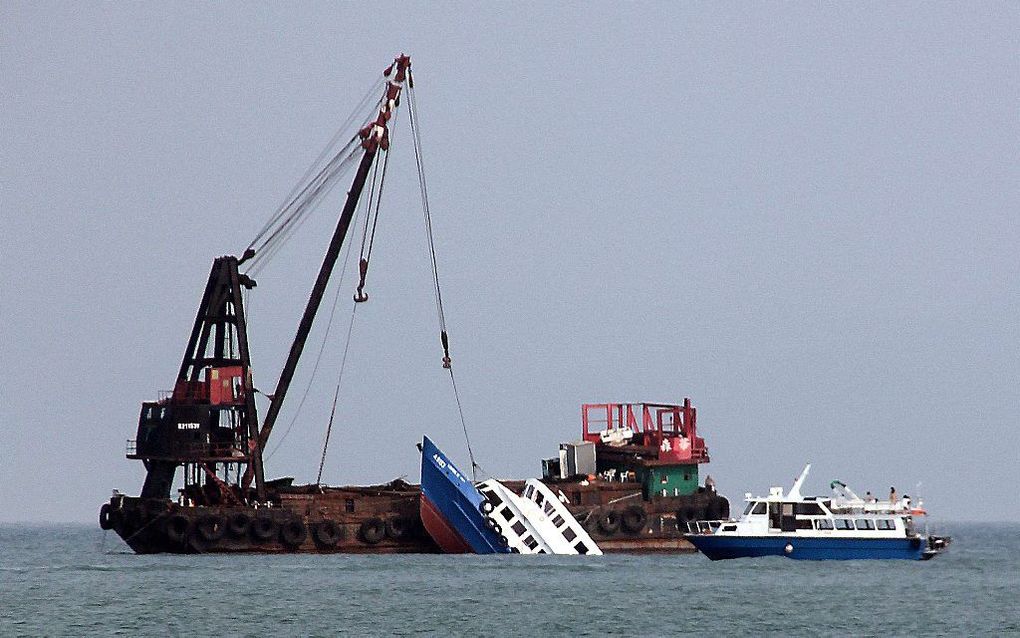 Door een botsing tussen twee passagiersboten zijn in Hongkong zeker 36 mensen om het leven gekomen. Foto EPA