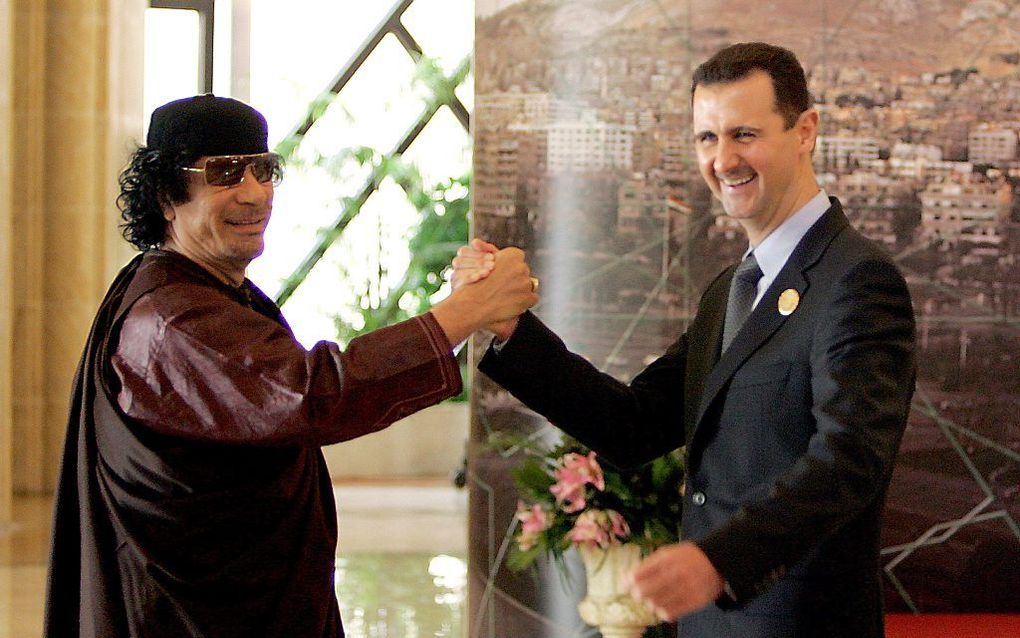 Gaddafi (L) en Assad in 2008. Foto EPA